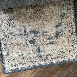 Runner / area rug / rug / home decor / home accents